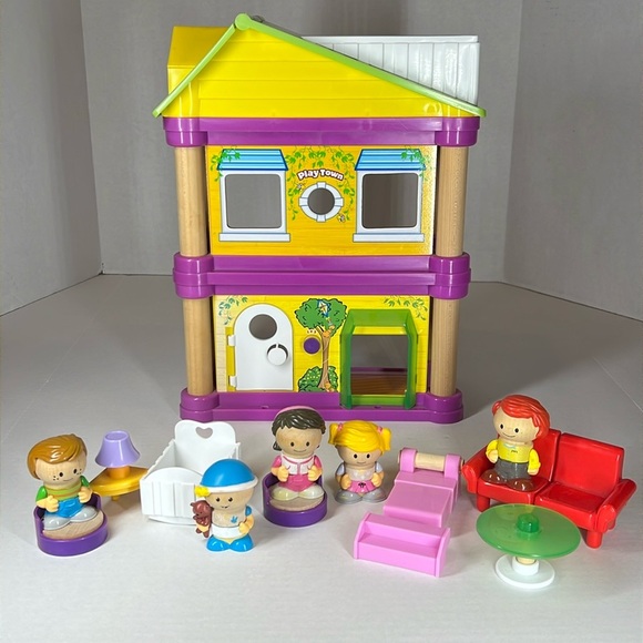 Learning Curve Play Town Family House with Five Wood Plastic Figures & Furniture - Picture 1 of 17